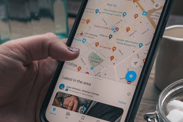 Carte de navigation locale affichée sur un smartphone